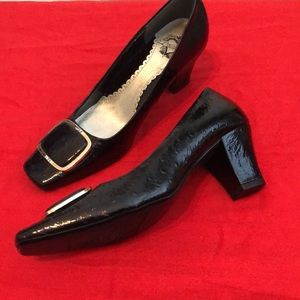 NWOB J.Renee Black 90s Pilgrim Buckle chunky heels 6